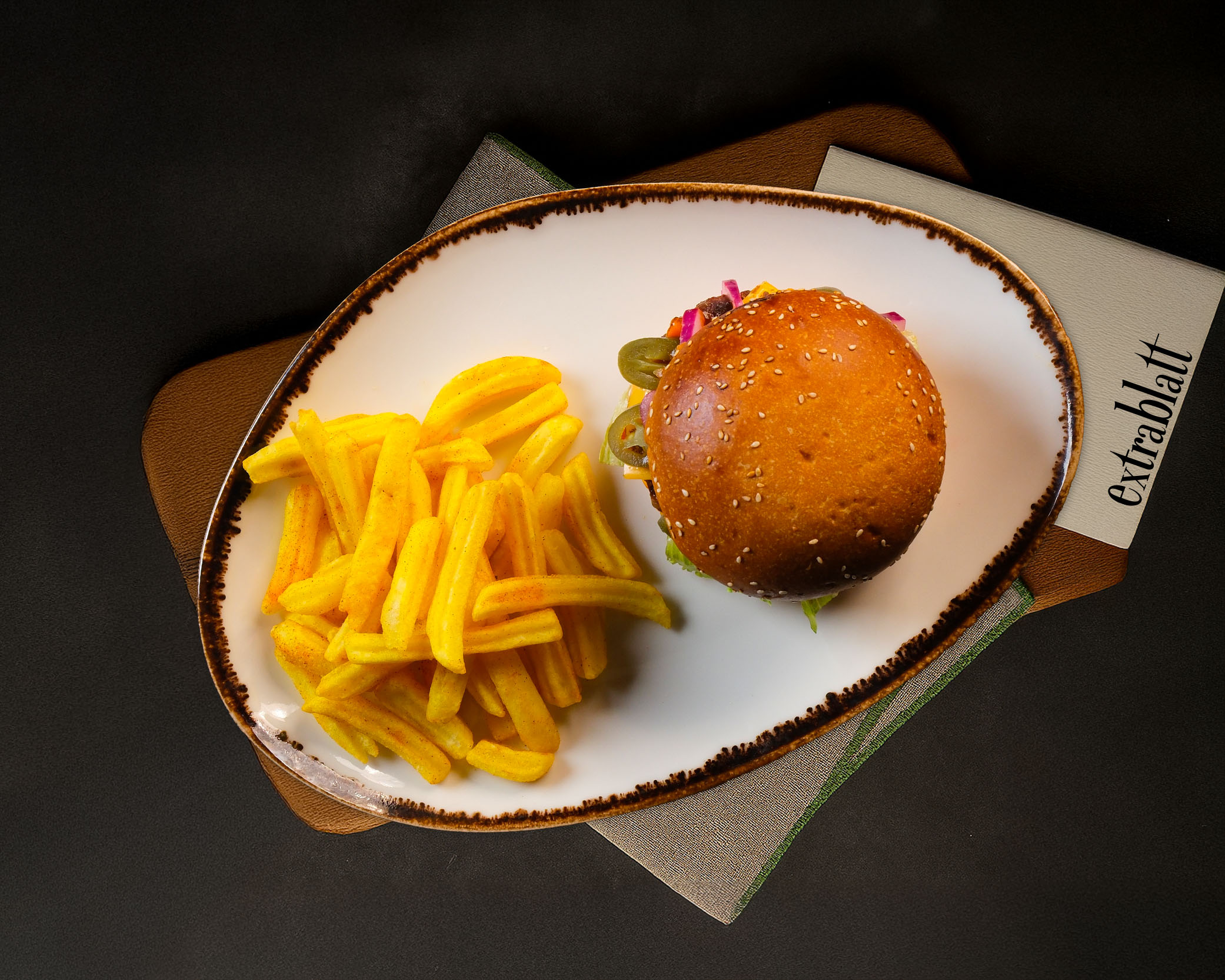 CHILI CHEESEBURGER